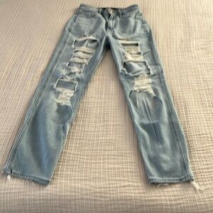 HOLLISTER ULTRA HIGH RISE MOM JEANS